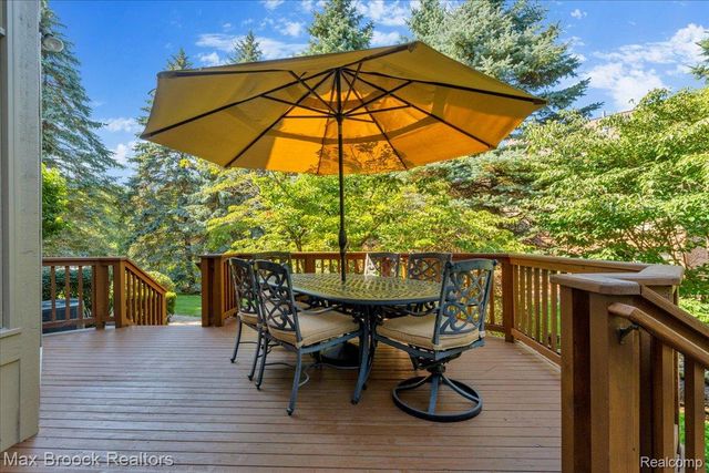 6324 Wildwood Lane, West Bloomfield Charter Township, MI 48324