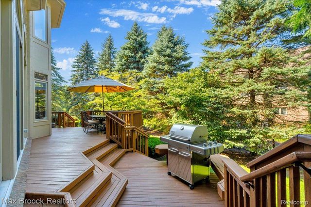 6324 Wildwood Lane, West Bloomfield Charter Township, MI 48324