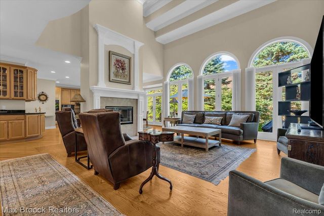 6324 Wildwood Lane, West Bloomfield Charter Township, MI 48324