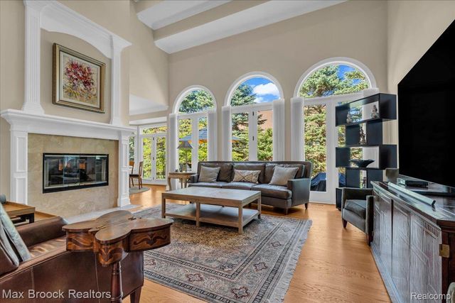 6324 Wildwood Lane, West Bloomfield Charter Township, MI 48324