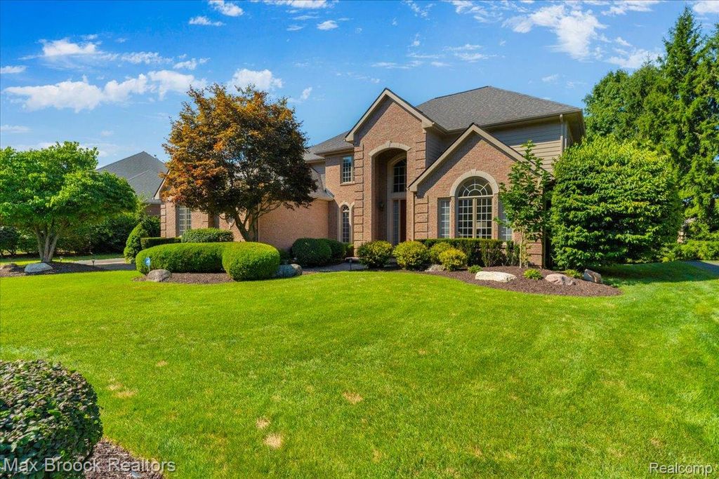6324 Wildwood Lane, West Bloomfield Charter Township, MI 48324
