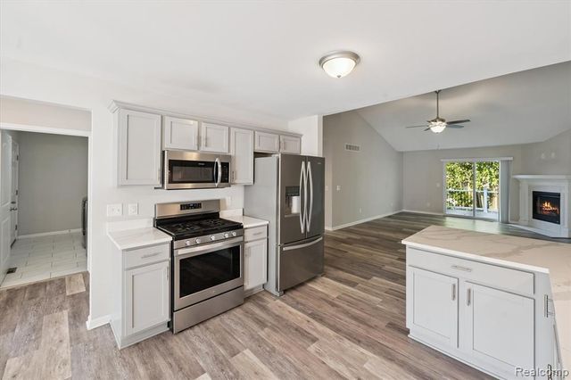 816 Nelsons Ridge Drive, Howell, MI 48843