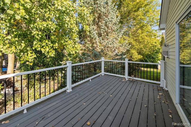 816 Nelsons Ridge Drive, Howell, MI 48843