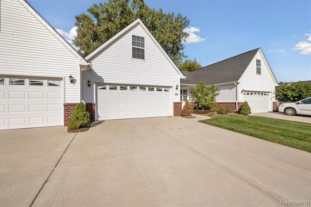 816 Nelsons Ridge Drive, Howell, MI 48843