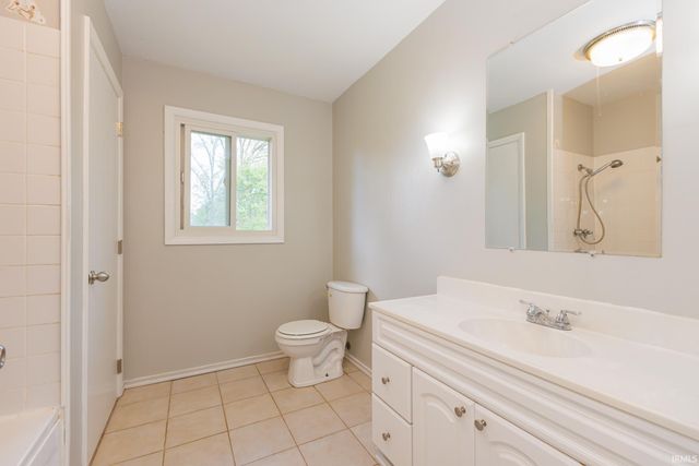 1504 W Tree Lane, Muncie, IN 47302