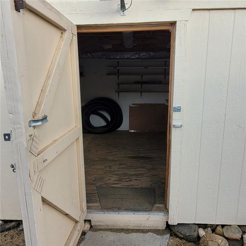 9732 2nd Street, Chloride, AZ 86431