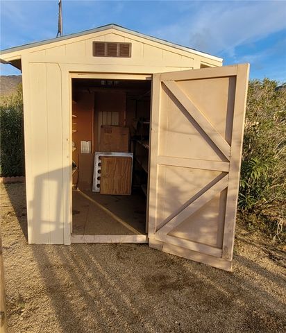 9732 2nd Street, Chloride, AZ 86431