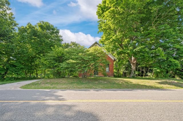 1055 Mount Tabor Road, Buchanan, MI 49107
