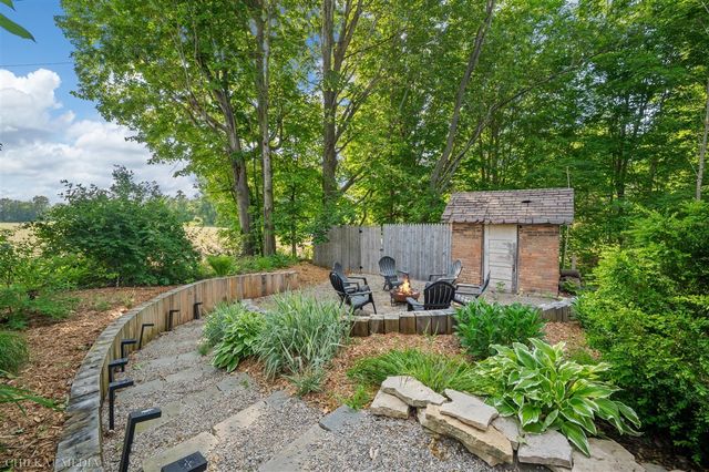 1055 Mount Tabor Road, Buchanan, MI 49107