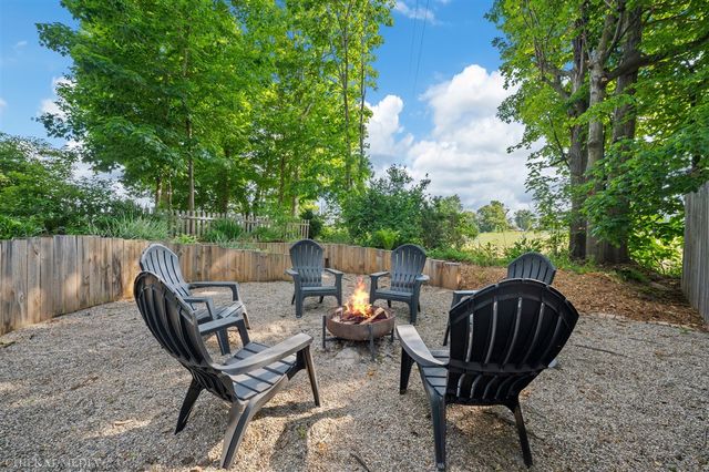 1055 Mount Tabor Road, Buchanan, MI 49107