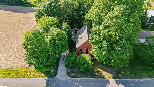 1055 Mount Tabor Road, Buchanan, MI 49107