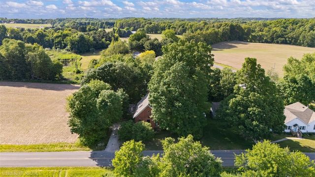 1055 Mount Tabor Road, Buchanan, MI 49107