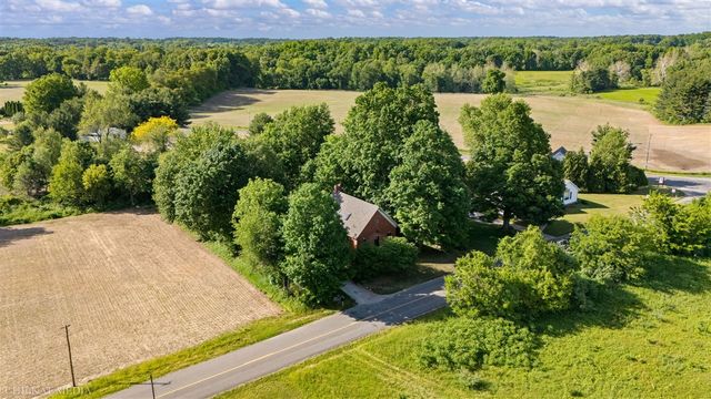 1055 Mount Tabor Road, Buchanan, MI 49107