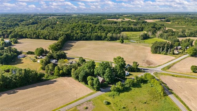1055 Mount Tabor Road, Buchanan, MI 49107