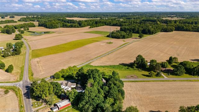 1055 Mount Tabor Road, Buchanan, MI 49107