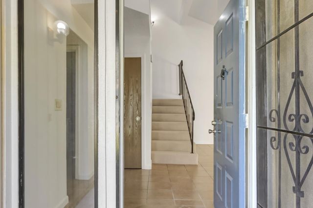 9407 Aizenberg Cir, Elk Grove, CA 95624