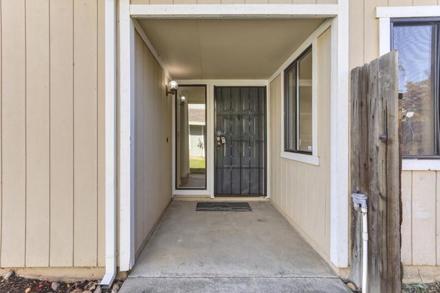 9407 Aizenberg Cir, Elk Grove, CA 95624