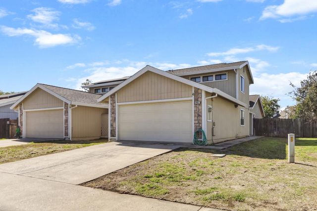 9407 Aizenberg Cir, Elk Grove, CA 95624