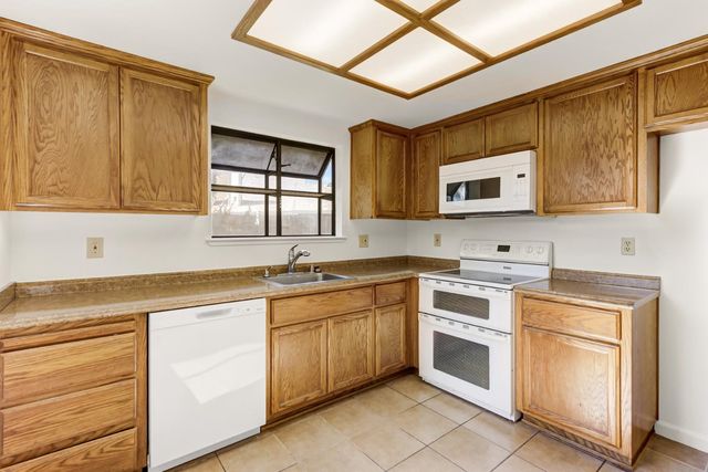 9407 Aizenberg Cir, Elk Grove, CA 95624