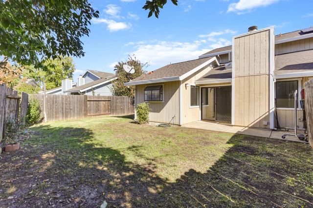 9407 Aizenberg Cir, Elk Grove, CA 95624