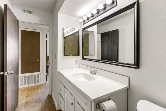 9407 Aizenberg Cir, Elk Grove, CA 95624