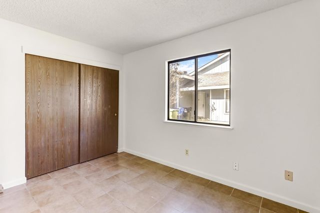 9407 Aizenberg Cir, Elk Grove, CA 95624