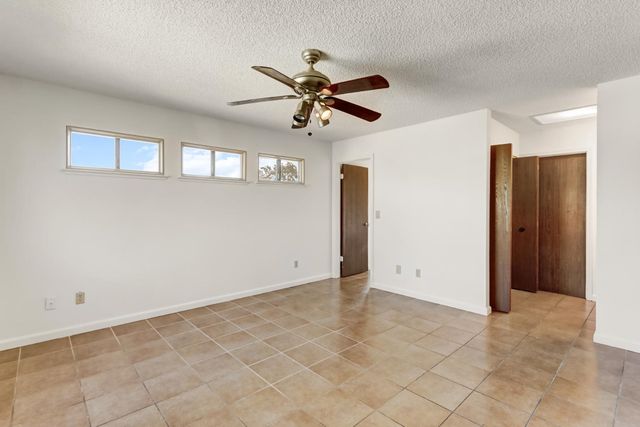 9407 Aizenberg Cir, Elk Grove, CA 95624