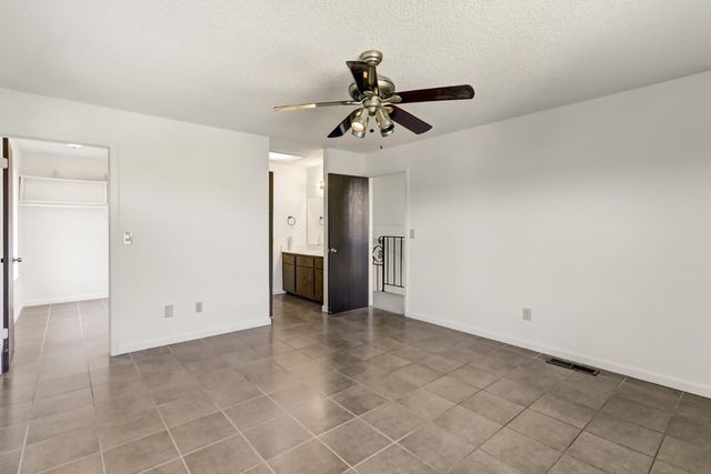 9407 Aizenberg Cir, Elk Grove, CA 95624