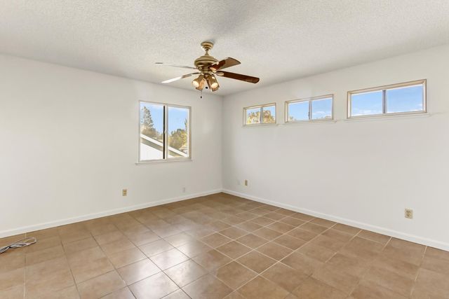 9407 Aizenberg Cir, Elk Grove, CA 95624