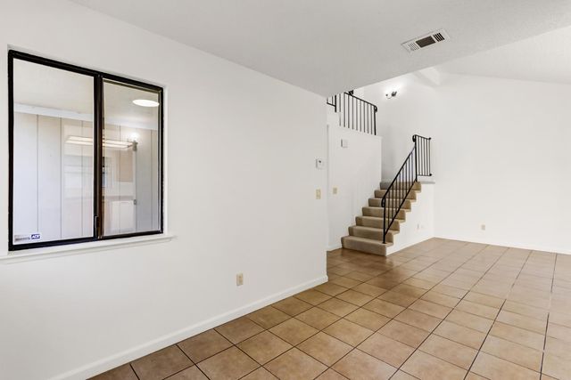 9407 Aizenberg Cir, Elk Grove, CA 95624