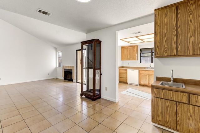 9407 Aizenberg Cir, Elk Grove, CA 95624