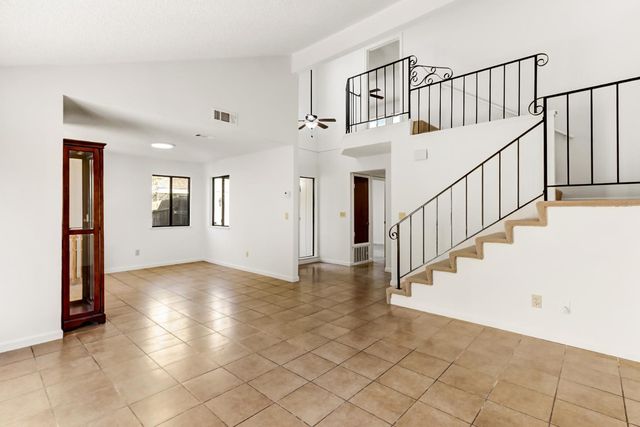 9407 Aizenberg Cir, Elk Grove, CA 95624