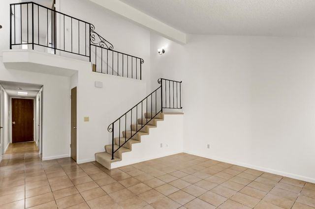 9407 Aizenberg Cir, Elk Grove, CA 95624