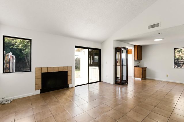 9407 Aizenberg Cir, Elk Grove, CA 95624