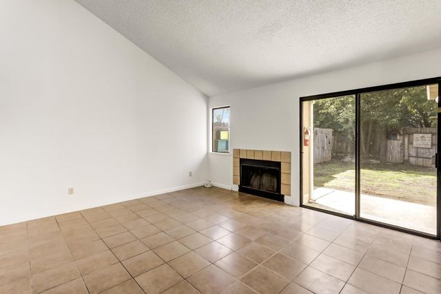 9407 Aizenberg Cir, Elk Grove, CA 95624