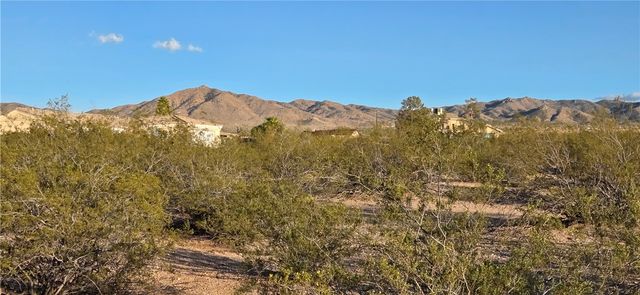 8716 N Ironwood Drive, Kingman, AZ 86401