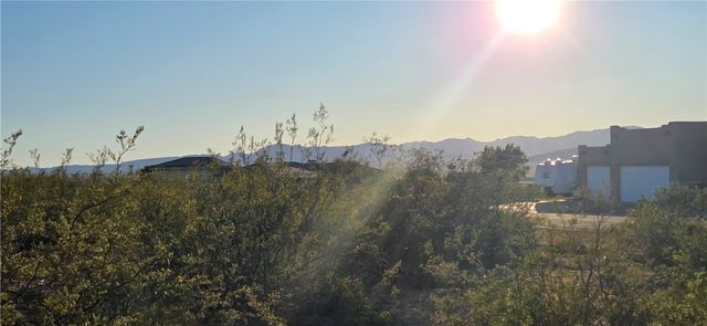 8716 N Ironwood Drive, Kingman, AZ 86401