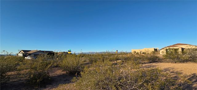 8716 N Ironwood Drive, Kingman, AZ 86401