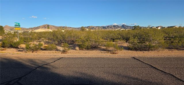 8716 N Ironwood Drive, Kingman, AZ 86401