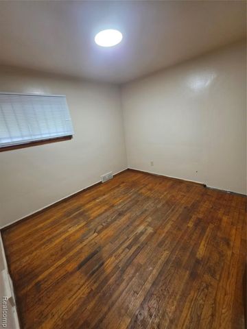 18539 Lahser Road, Detroit, MI 48219