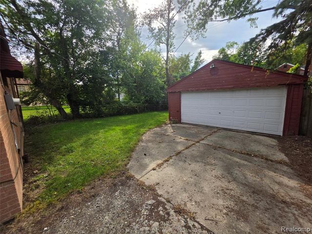 18539 Lahser Road, Detroit, MI 48219