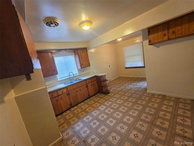 18539 Lahser Road, Detroit, MI 48219