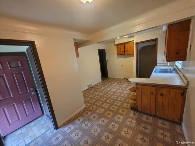 18539 Lahser Road, Detroit, MI 48219