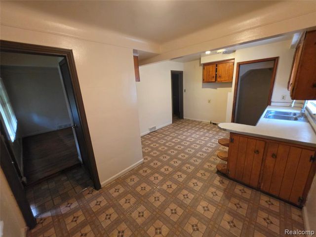 18539 Lahser Road, Detroit, MI 48219