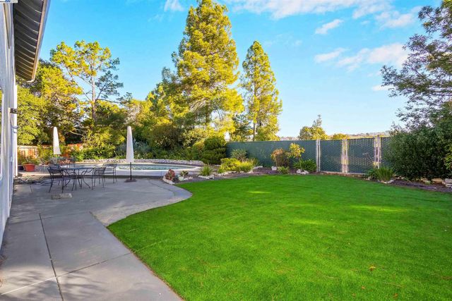 3608 Siskiyou Ct, Hayward, CA 94542