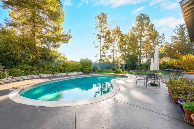 3608 Siskiyou Ct, Hayward, CA 94542