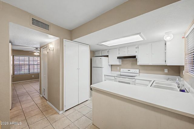 4849 E Kachina Trail 3, Phoenix, AZ 85044