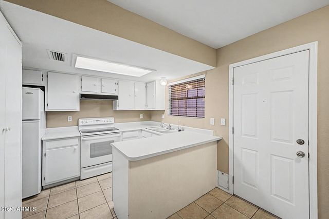 4849 E Kachina Trail 3, Phoenix, AZ 85044