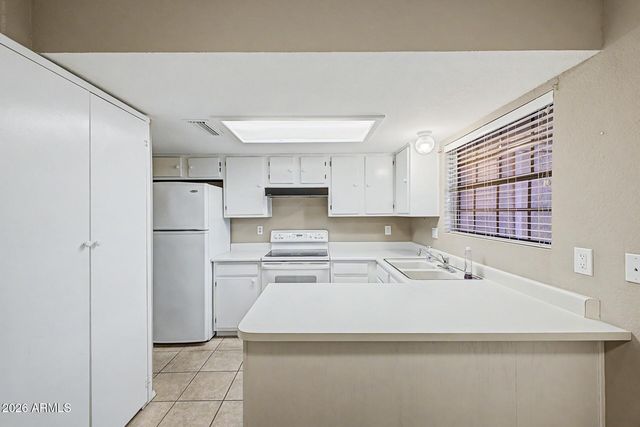 4849 E Kachina Trail 3, Phoenix, AZ 85044