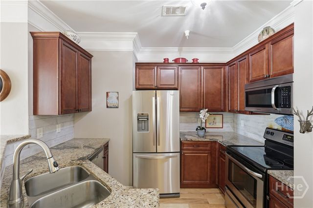 2124 Whitemarsh Way, Savannah, GA 31410